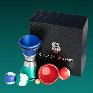 Colour Changing Cups by Leo Smetsers